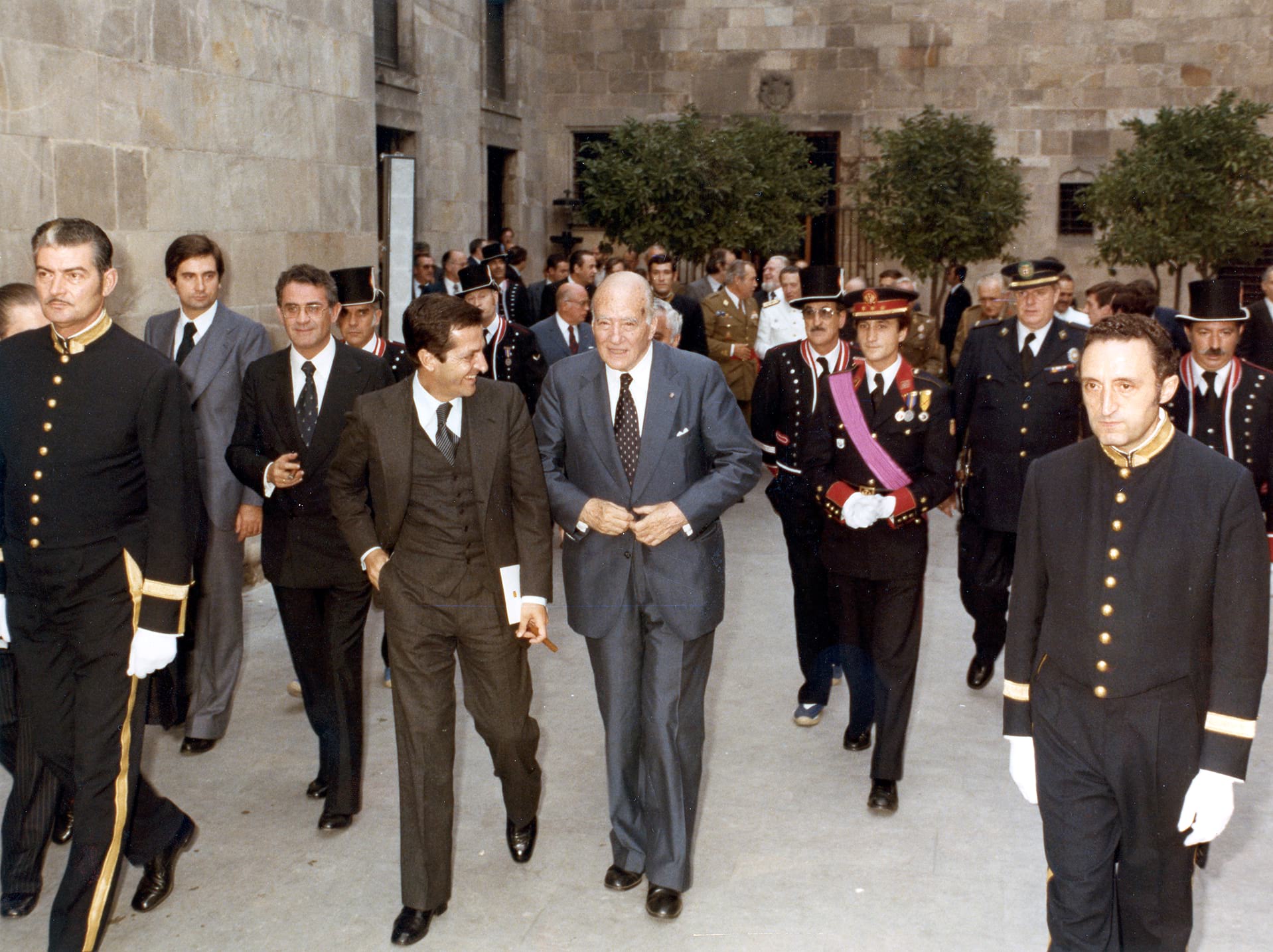 Presa de possessió de Josep Tarradellas, com president de la Generalitat de Catalunya i de la Diputació, 24/10/1977. Autoria: Eugenio. Fons Diputació de Barcelona. (CAT AGDB R30949-01)