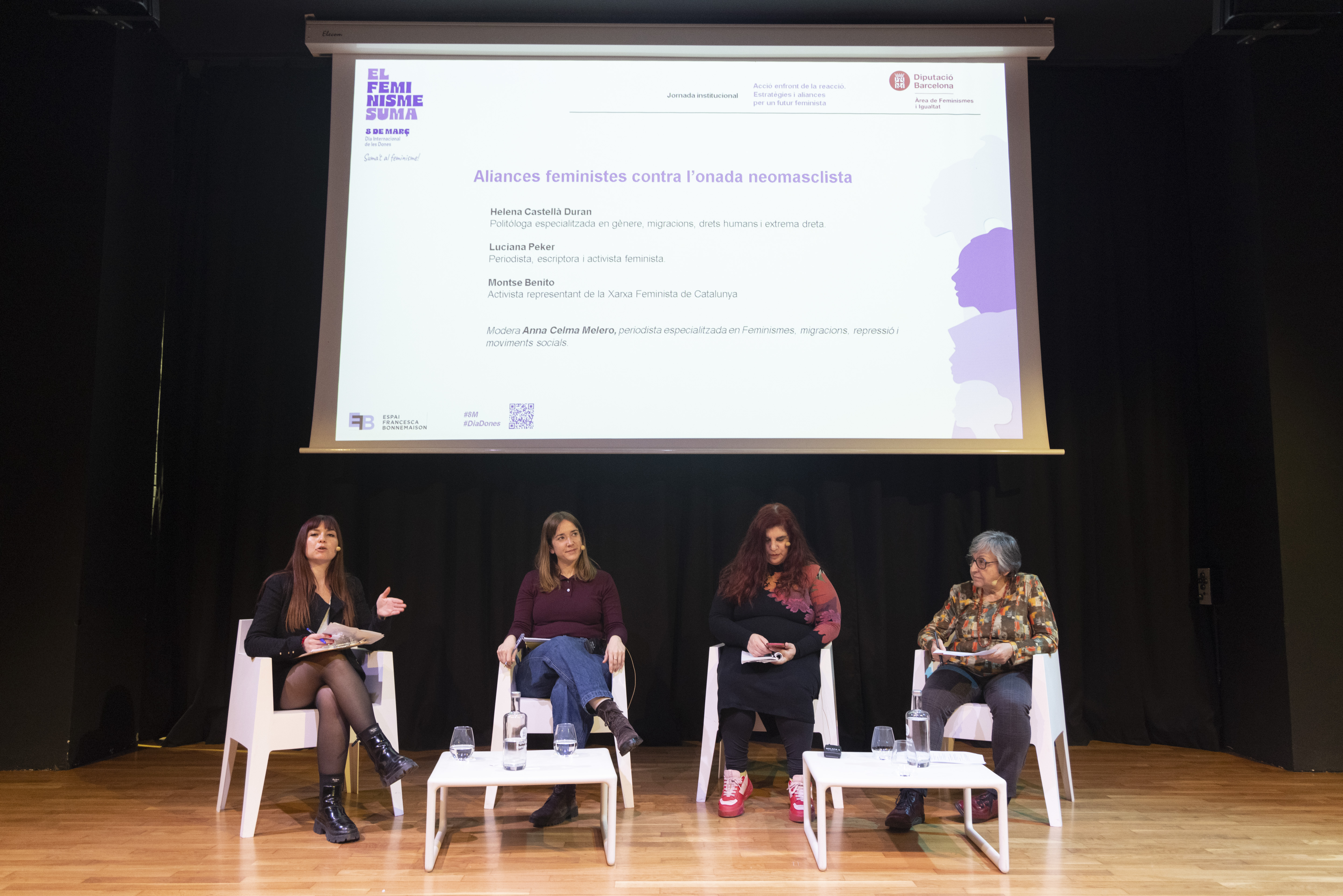 Taula rodona de l'acte institucional del 8M a l'Espai Francesca Bonnemaison.