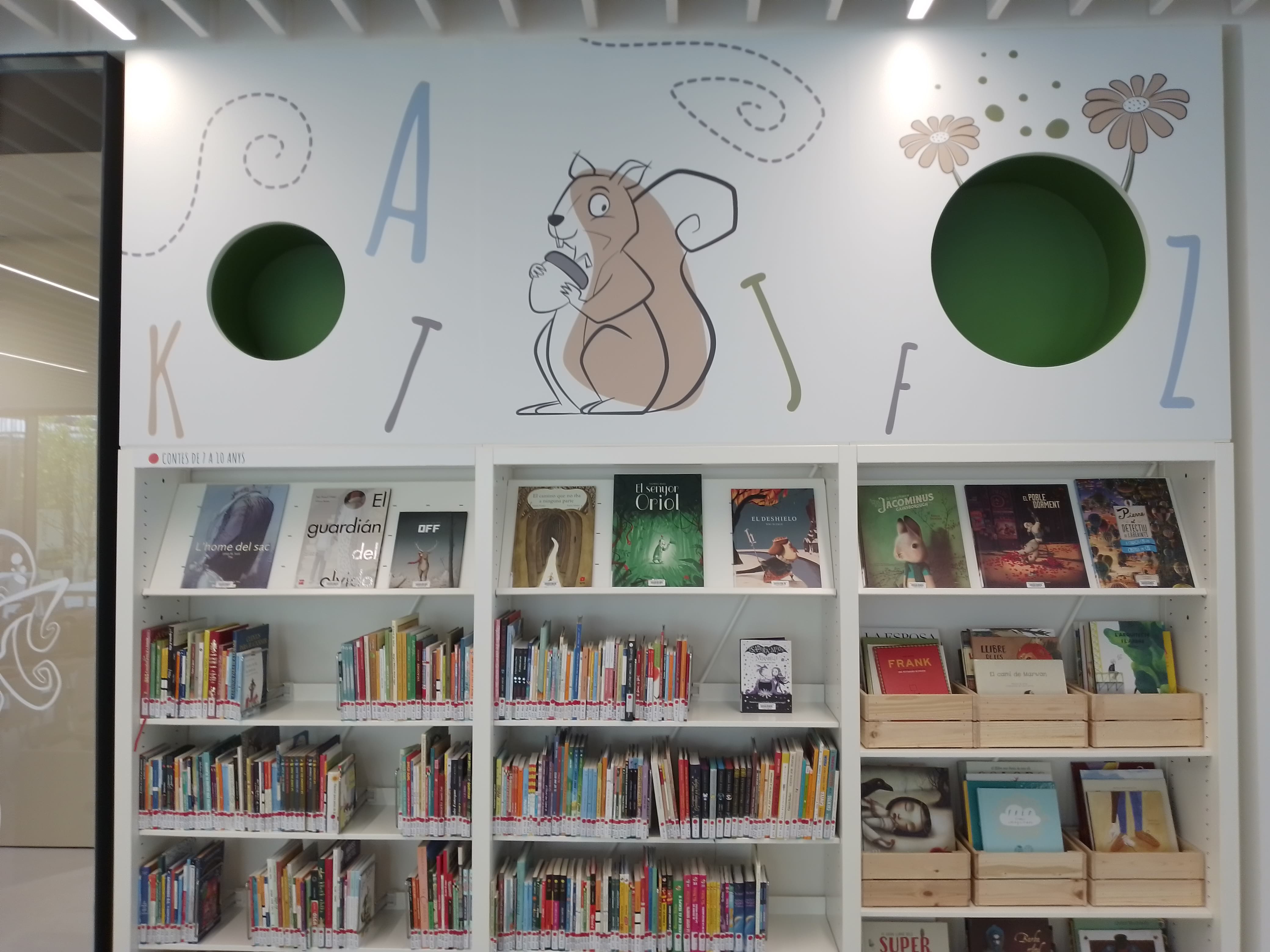 Interior de la biblioteca Interior de la biblioteca