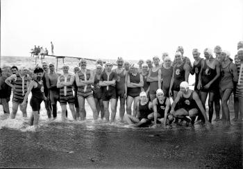 Cursa de natació del Campionat d’Espanya, 1911. Fons i autoria: Frederic Juandó Alegret. (CAT AGDB R. 55269)