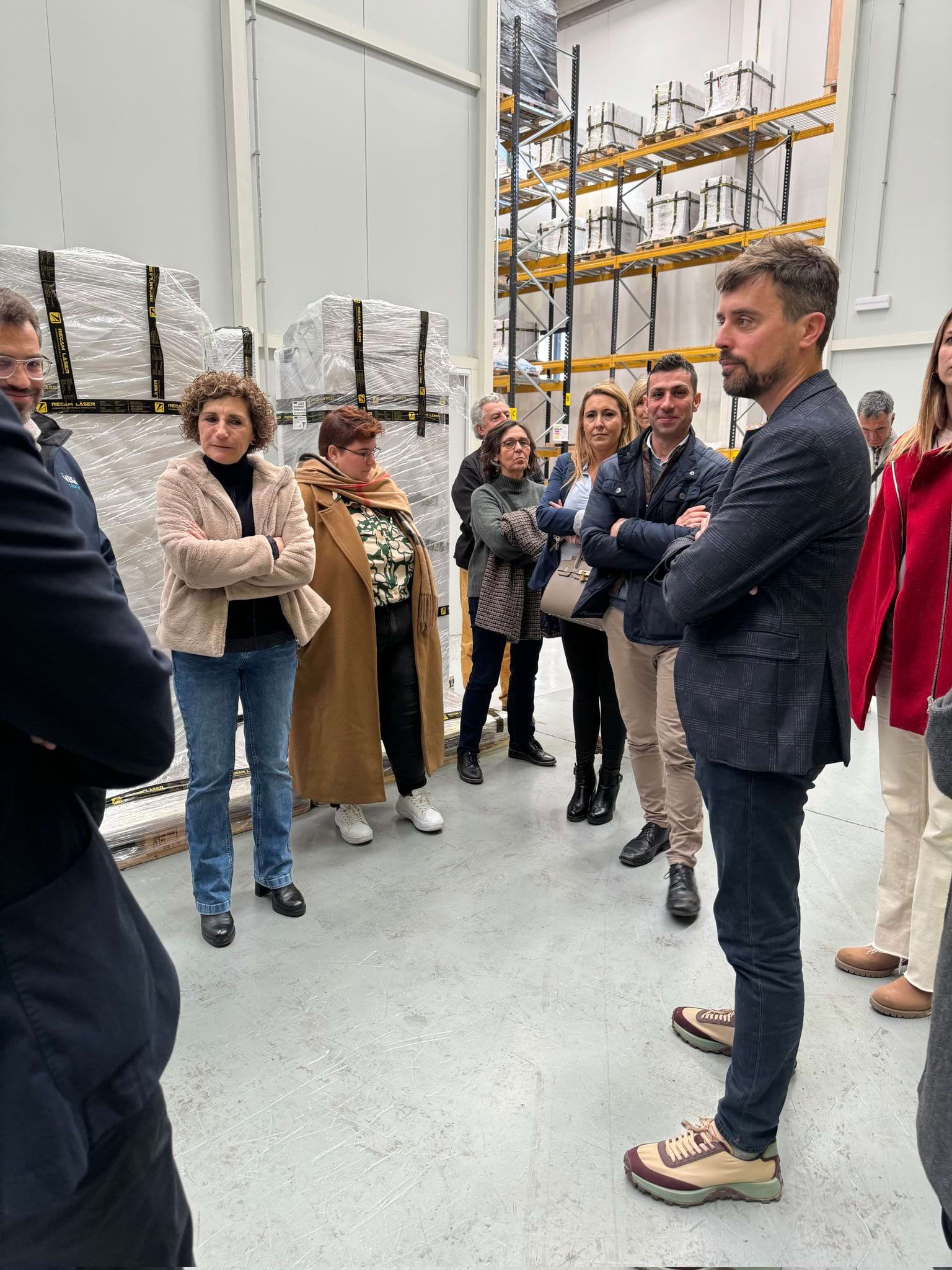 El diputat Marc Serra acompanyat del seu equip i una delegació del govern municipal de Santa Perpètua de Mogoda amb l'alcaldessa Isabel Garcia Ripoll al capdavant El diputat Marc Serra acompanyat del seu equip i una delegació del govern municipal de Santa Perpètua de Mogoda amb l'alcaldessa Isabel Garcia Ripoll al capdavant