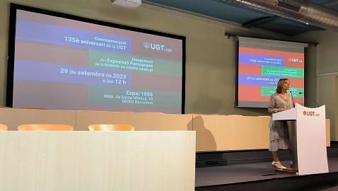 La Presidenta de la Diputació de Barcelona dirigint-se als assistents a la inauguració de l'exposició La Presidenta de la Diputació de Barcelona dirigint-se als assistents a la inauguració de l'exposició