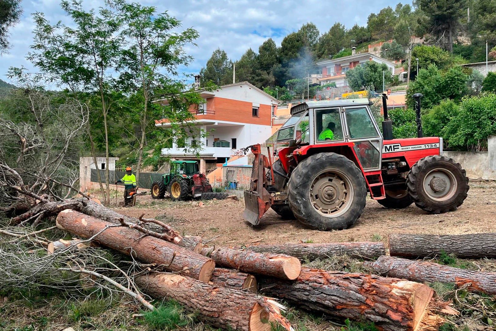 Actuacions per crear franges de protecció a Corbera de Llobregat. DIPUTACIÓ DE BARCELONA Actuacions per crear franges de protecció a Corbera de Llobregat. DIPUTACIÓ DE BARCELONA