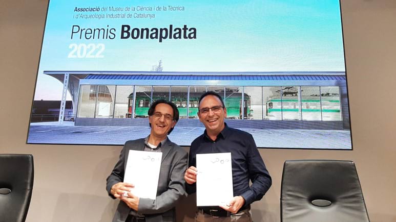 El cap d'Unitat de la Xarxa d'Arxius Municipals, Jaume Zamora, i el cap de l’Oficina d’Arxiu i Gestió Documental de la Diputació de Barcelona, Jordi Vilamala, recullen el Premi Bonaplata. Foto: Diputació de Barcelona El cap d'Unitat de la Xarxa d'Arxius Municipals, Jaume Zamora, i el cap de l’Oficina d’Arxiu i Gestió Documental de la Diputació de Barcelona, Jordi Vilamala, recullen el Premi Bonaplata. Foto: Diputació de Barcelona