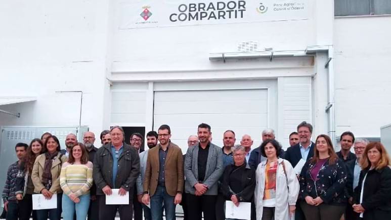 Imatge de grup de la nova associació. Foto: Marc Riera / Diputació de Barcelona El Banc de Terres de la Conca d’Òdena ofereix, a pagesos i ramaders, 150 hectàrees en desús