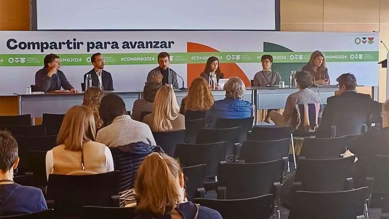 Presentació de la guia "Aquí i així, renovables, sí", al Conama. Foto: Diputació de Barcelona Presentació de la guia "Aquí i així, renovables, sí", al Conama. Foto: Diputació de Barcelona