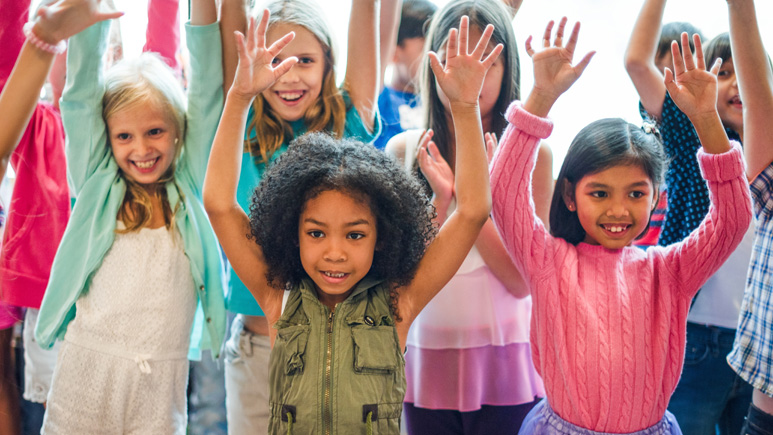 La Diputació de Barcelona vol situar la participació infantil com a dret fonamental i repte urgent per als ens locals. Foto: Rawpixel / Shutterstock