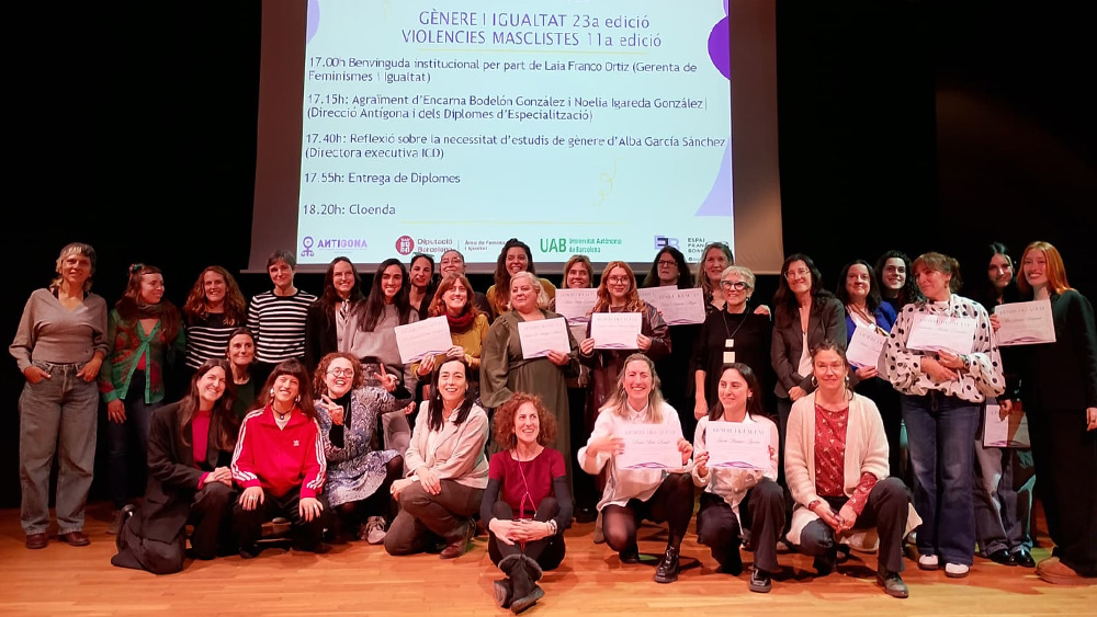 Acte de graduació del curs 2024-2025 dels postgraus en feminisme de la UAB a l'Espai Francesca Bonnemaison. Foto: Diputació de Barcelona