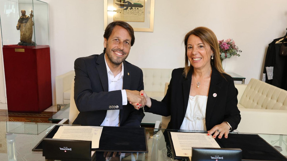 El diputat de Comerç, Consum i Salut Pública de la Diputació de Barcelona, Josep-Ramon Mut, i la degana de l'ICAB, Cristina Vallejo. Foto: Diputació de Barcelona El diputat de Comerç, Consum i Salut Pública de la Diputació de Barcelona, Josep-Ramon Mut, i la degana de l'ICAB, Cristina Vallejo. Foto: Diputació de Barcelona