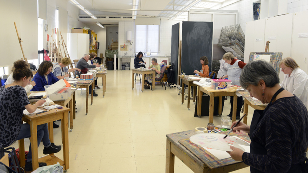 Taller de pintura de l'Escola de la Dona. Foto: Diputació de Barcelona