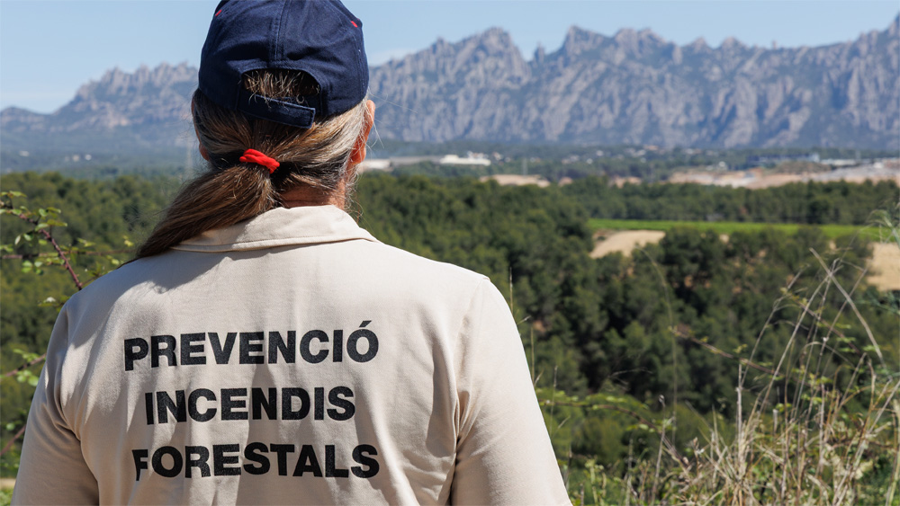 Els agents cívics informen a la població durant el PVI. Foto: Òscar Ferrer / Diputació de Barcelona