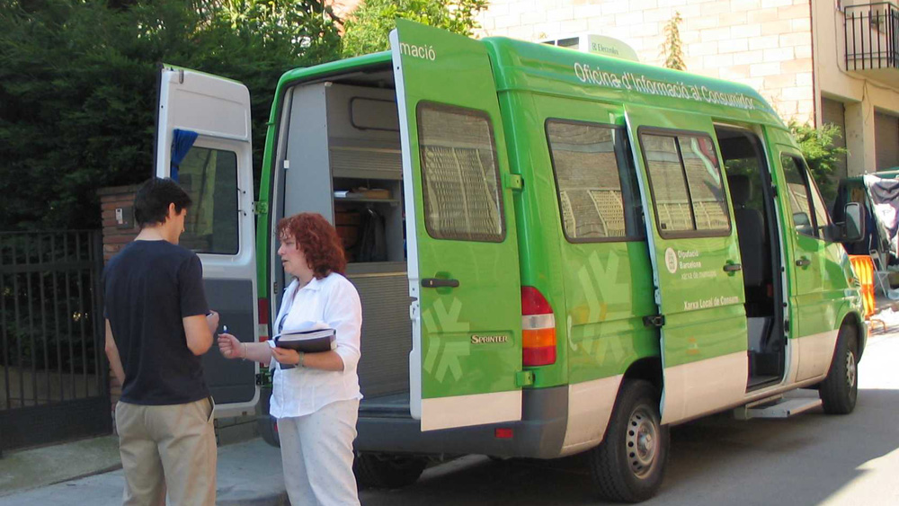 Una Unitat Mòbil d'Informació al Consumidor (UMIC) visitant Sant Celoni. Foto: Diputació de Barcelona Una Unitat Mòbil d'Informació al Consumidor (UMIC) visitant Sant Celoni. Foto: Diputació de Barcelona