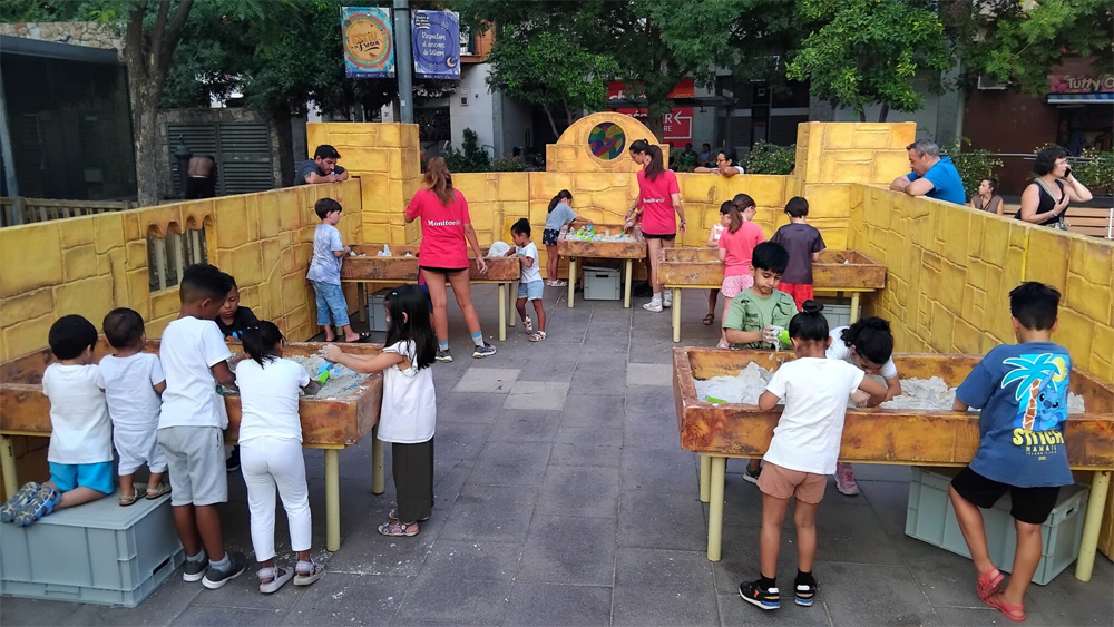 Una activitat a Santa Coloma de Gramenet, un dels "Municipis per un estiu enriquit". Foto: Educació 360º