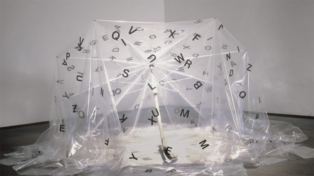 "Ruixat de lletres" de Joan Brossa 1994, de la Col·lecció MACBA, s'exposa dins la mostra «I, de sobte, l’atzar». "Ruixat de lletres" de Joan Brossa 1994, de la Col·lecció MACBA, s'exposa dins la mostra «I, de sobte, l’atzar».