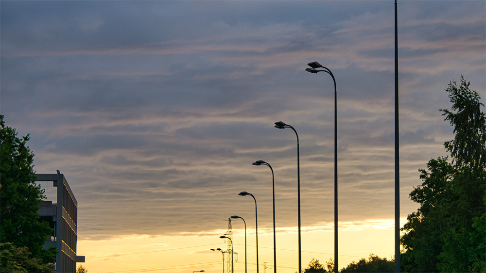 La renovació de l'enllumenat públic és una de les prioritats de la Diputació de Barcelona per a la transició energètica. Foto: Shutterstock.com
