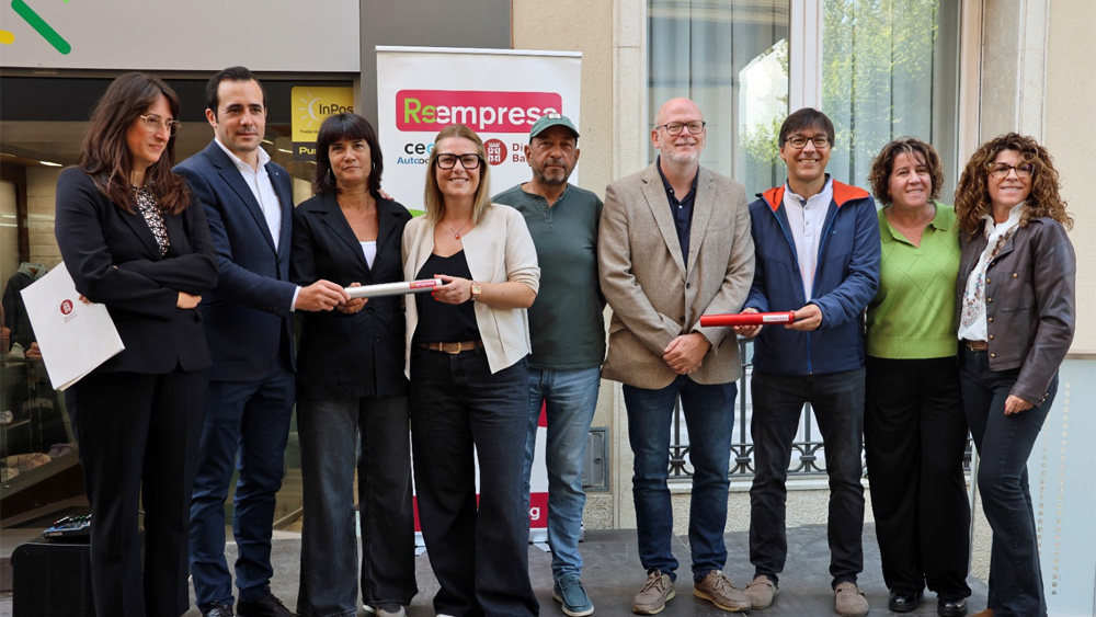 Representants de la Diputació de Barcelona i la Cecot, a Sant Sadurní d'Anoia, per explicar el servei Reempresa Municipis Petits. Foto: Ajuntament de Sant Sadurní d'Anoia