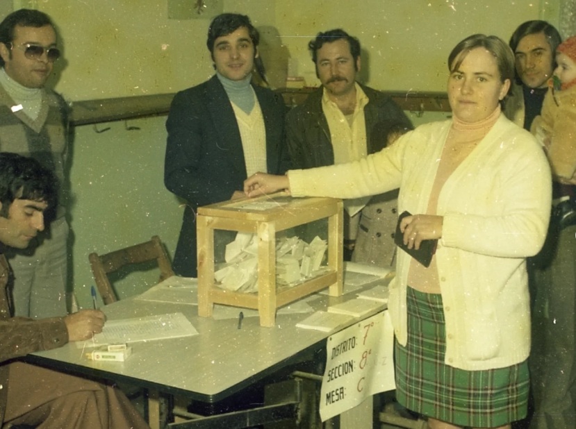 Mesa electoral a Badalona, 1976