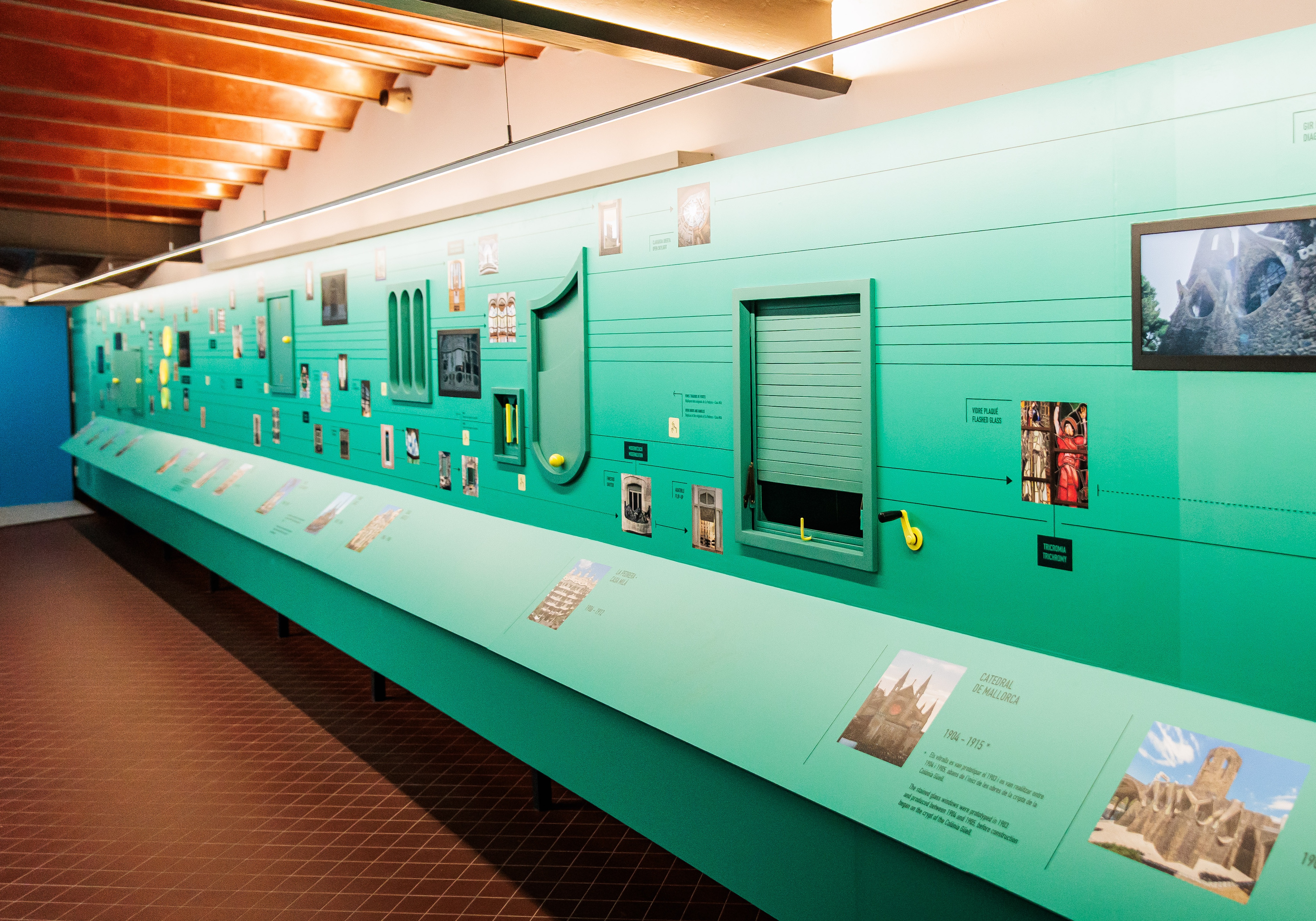 Imatge de l'exposició a les Golfes del Palau Güell