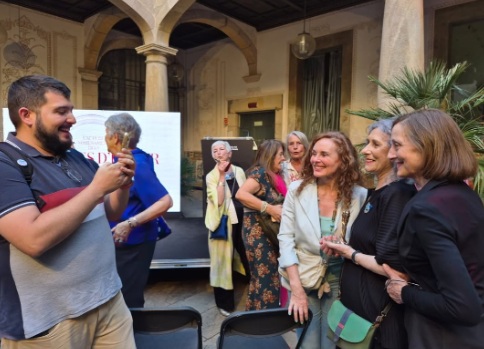 El diputat de Cultura amb algunes de les Membres d'Honor