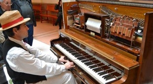 Sona, sona la pianola al Museu Palau Mercader