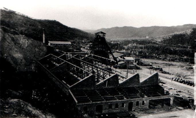 imatge Construcció dels tallers de la mina, 1921, Súria. Arxiu Municipal de Súria.