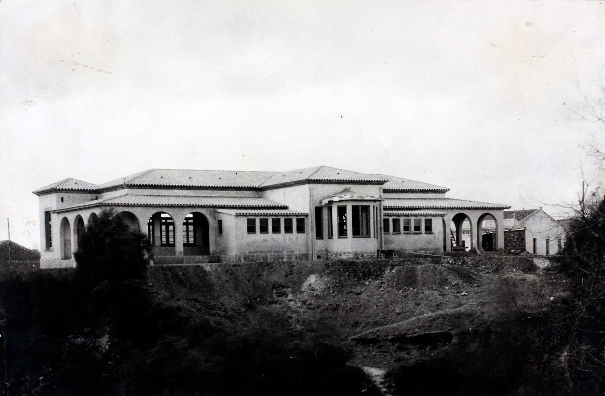 imatge Façana posterior de l’Escola de Can Rull, 1934.