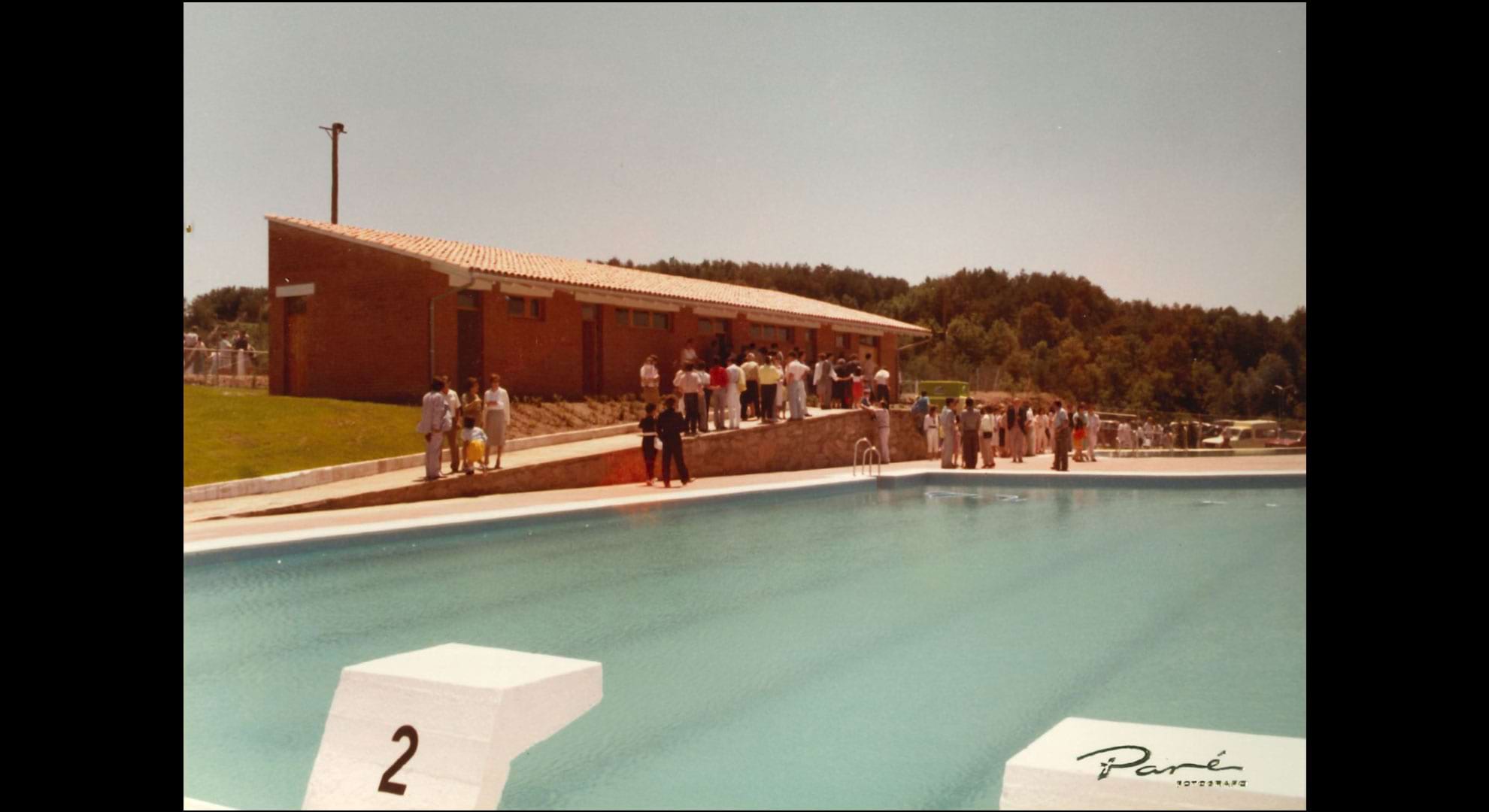 imatge Inauguració de les instal·lacions de les piscines municipals, 1985, Olost. Autor: Paré fotograf. Arxiu Municipal d'Olost.