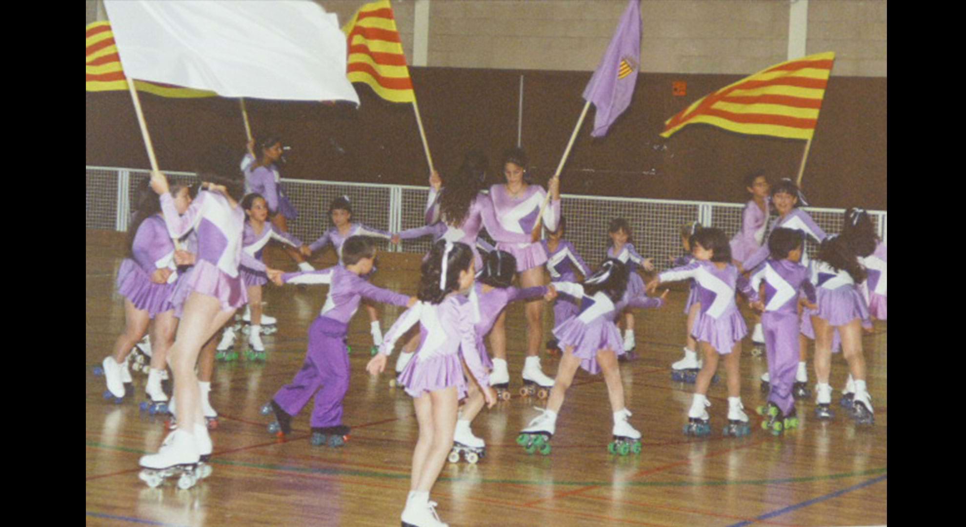 imatge Actuació de patinatge artístic a la Festa Major, 1995, Santa Margarida i els Monjos. Autor: desconegut. Arxiu Municipal de Santa Margarida i els Monjos.