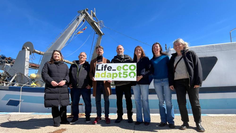 D’esquerra a dreta: Itziar Segarra, Antoni Abad, Marc Serra, Siscu Sastre, Sonsoles Letang, Mireia Esteve i Núria Parpal