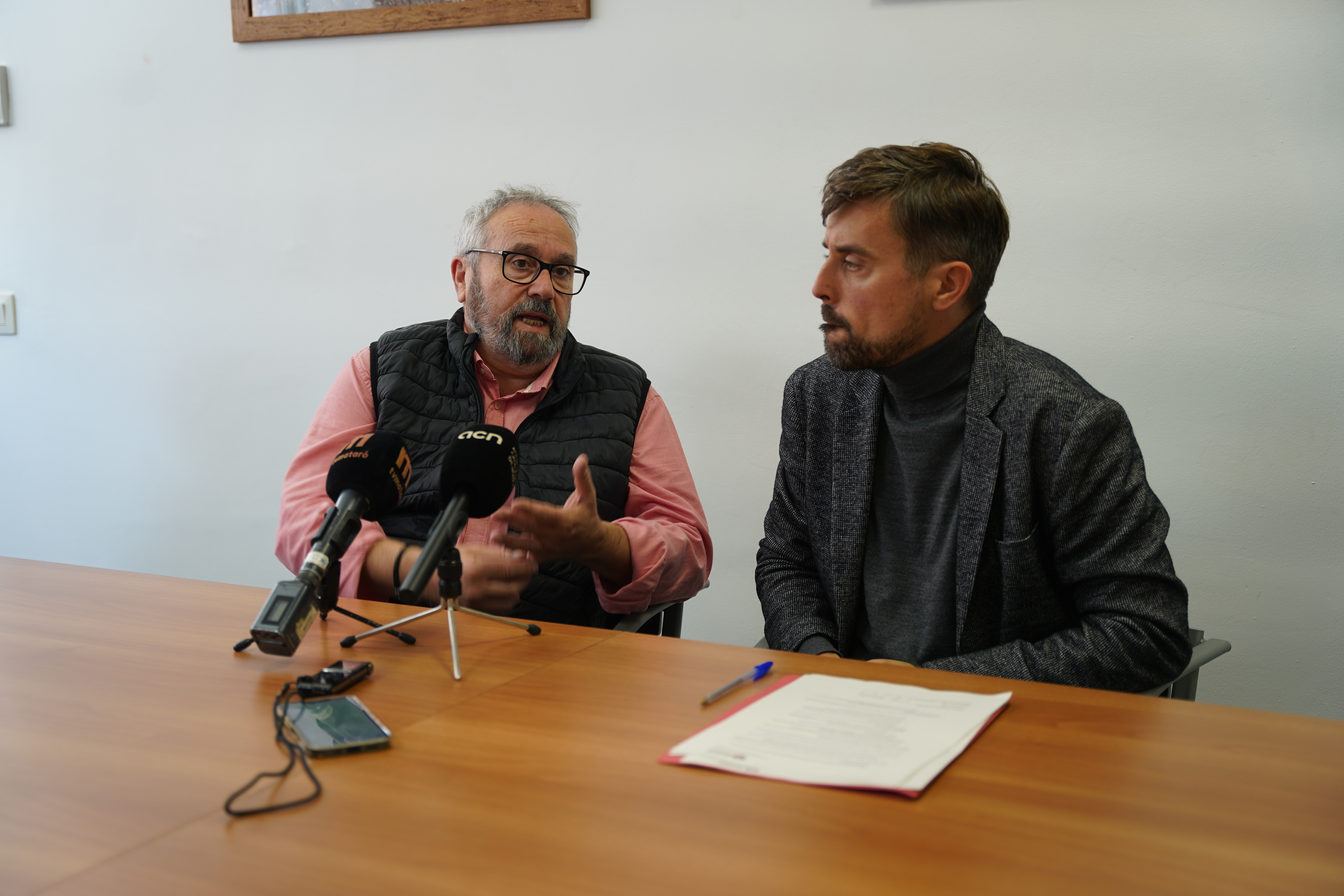L'alcalde de Sant Iscle de Vallalta i el diputat d'Acció Climàtica, durant la presentació. Foto: Irene Vilà / Diputació de Barcelona L'alcalde de Sant Iscle de Vallalta i el diputat d'Acció Climàtica, durant la presentació. Foto: Irene Vilà / Diputació de Barcelona