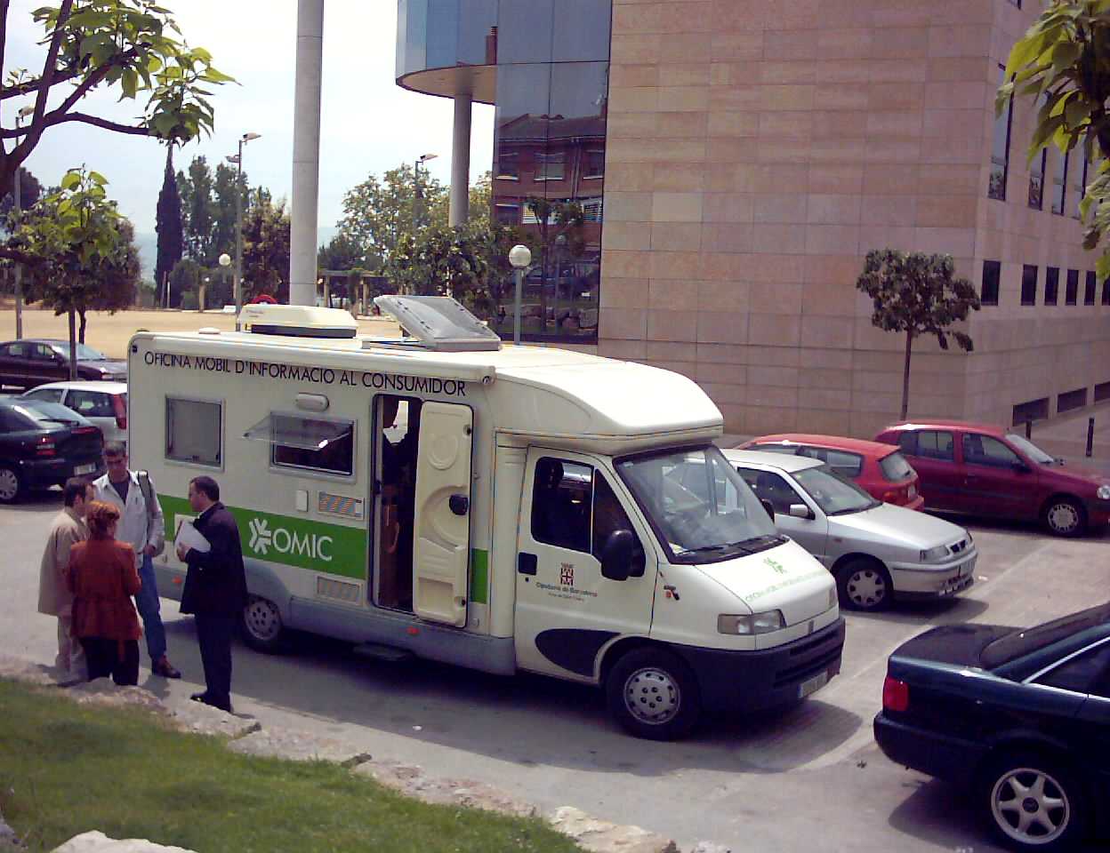La primera oficina mòbil de consum va ser una autocaravana cedida per l'Ajuntament de Terrassa. Font: Diputació de Barcelona La primera oficina mòbil de consum va ser una autocaravana cedida per l'Ajuntament de Terrassa. Font: Diputació de Barcelona