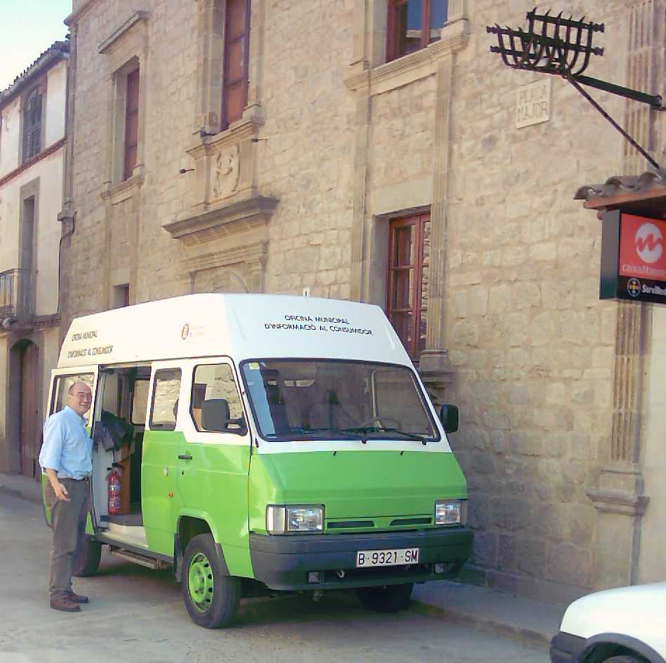 Amb la visita de les primeres UMIC, molts veïns ja no s'havien de desplaçar. Foto: Diputació de Barcelona Amb la visita de les primeres UMIC, molts veïns ja no s'havien de desplaçar. Foto: Diputació de Barcelona