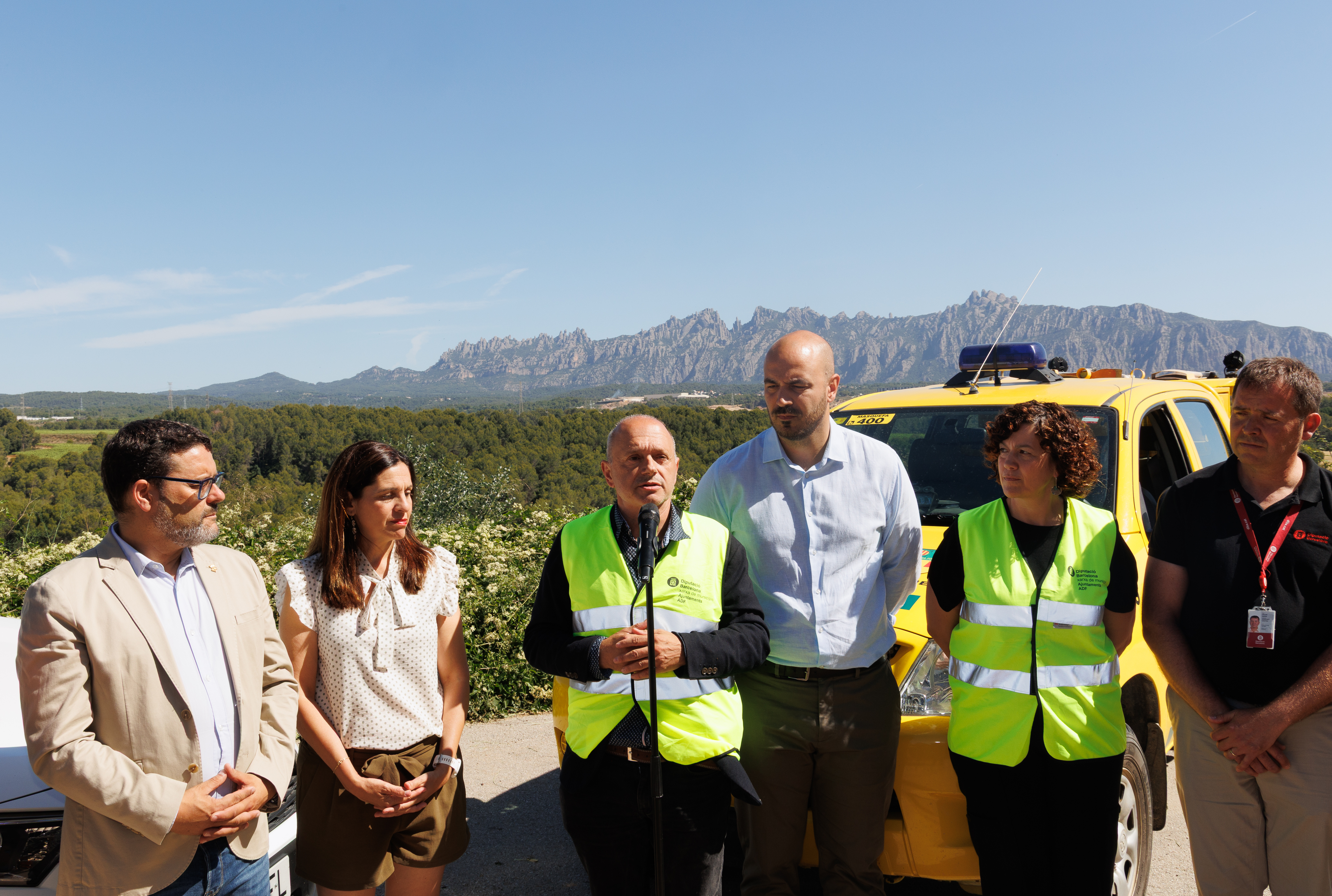 El diputat de Prevenció d'Incendis, Jordi Fàbrega, i altres responsables durant la presentació del PVI. Foto: Òscar Ferrer El diputat de Prevenció d'Incendis, Jordi Fàbrega, i altres responsables durant la presentació del PVI. Foto: Òscar Ferrer