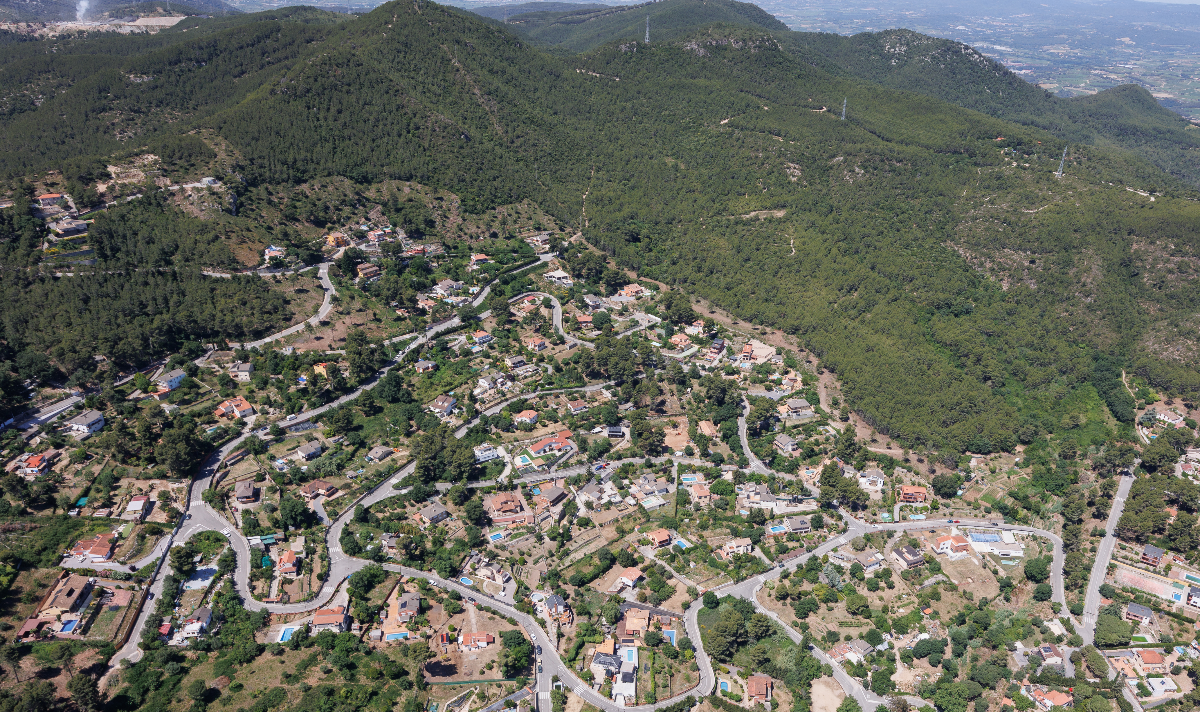 Vista de la franja de protecció de la urbanització Ca n'Armengol, a Corbera. Foto: Òscar Ferrer Vista de la franja de protecció de la urbanització Ca n'Armengol, a Corbera. Foto: Òscar Ferrer