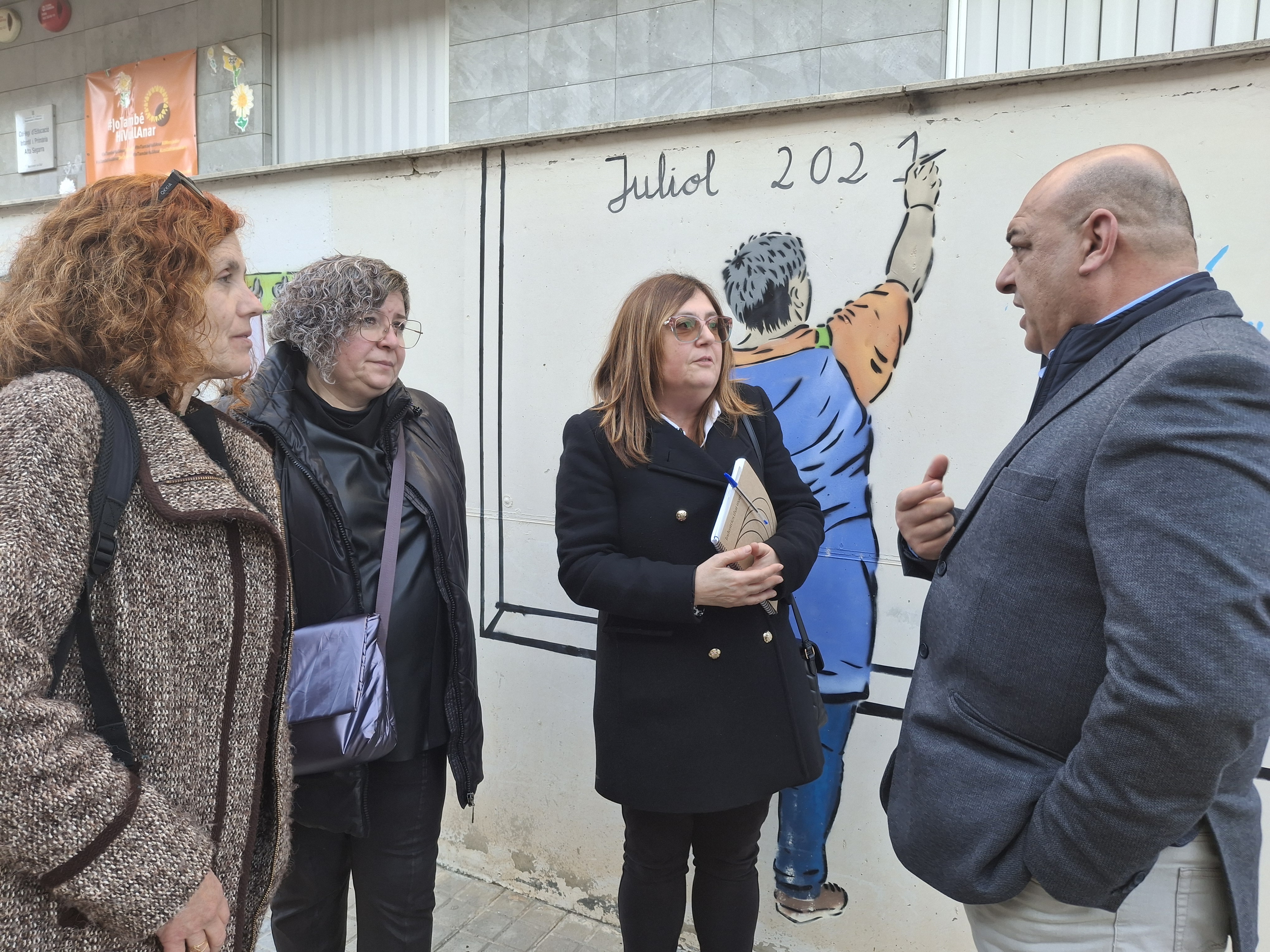 Trobada amb l'acaldessa i la regidora d'Educació de Calaf Trobada amb l'acaldessa i la regidora d'Educació de Calaf
