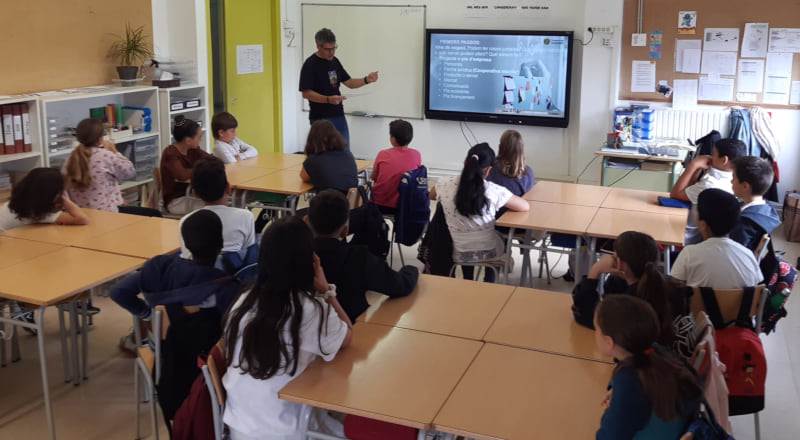 Taller a l'aula al Lluçanès