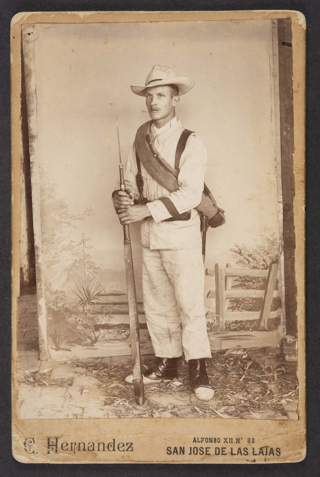 Fotografia a l'albúmina d'un soldat a Cuba el 1896